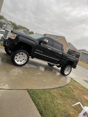 2015 GMC Sierra 2500 Denali HD on 24in American Force wheels with 6' cognito lift