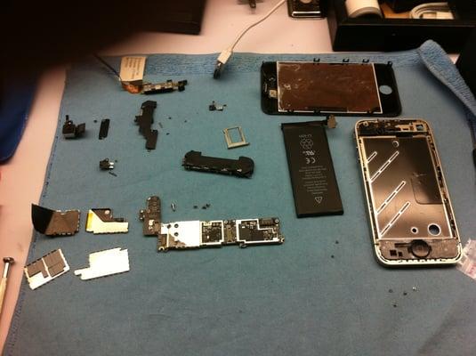 I PHONE 4 DURRING REPAIR