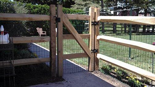 Rustic split rail with vinyl coated wire works well in more urban settings too, it's not just for horses!