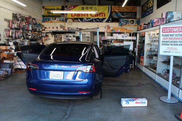 Suntek CIR (Ceramic) tint for Tesla Model 3.