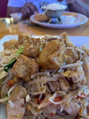 Pad Thai with chicken & fried tofu