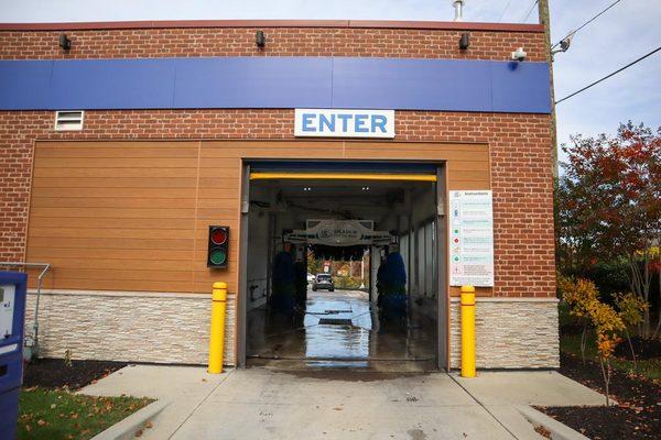 Get a car wash at the Splash In located at 103 Mountain Road, Pasadena, MD!