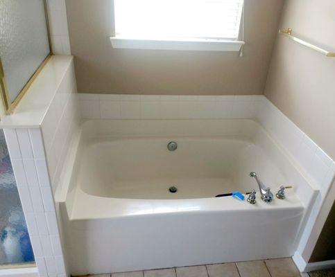 Before and After Walk In Bathtub Installation in Coppell, TX