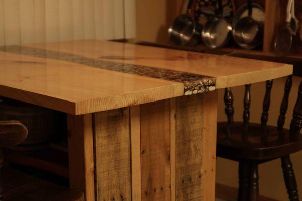 River rock epoxy table mounted on a pallet bar-top with shelves and swivel stools. Functional and beautiful