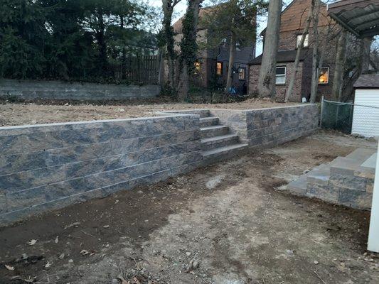 Retaining wall with steps