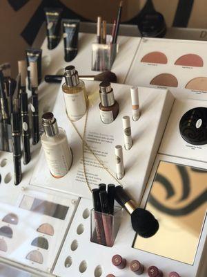 Offering Dr. Hauschka products and make-up lessons