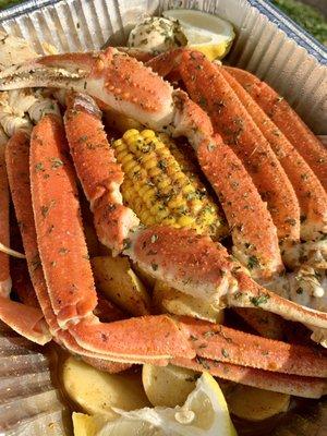 @roxysgoodeats Ragin Cajun Leglicious ~ 2 clusters of snow crab, whole sausage, egg, corn, on a bed of gold potatoes