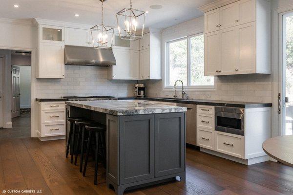 CUSTOM FRAMELESS KITCHEN 
SHAKER DOORS