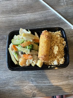 23.Chicken and Shrimp Supreme Lunch Special  Pork Egg Roll