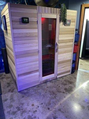 Hot sauna with traditional and infrared heat.