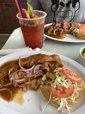 Tortas ahogadas con Birote de Guadalajara y una rica rusa. Que riquísimo