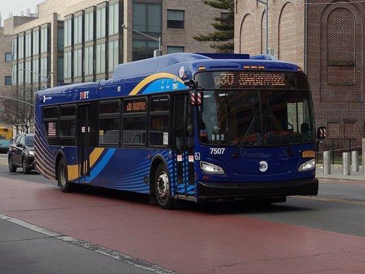 Q30 Bus