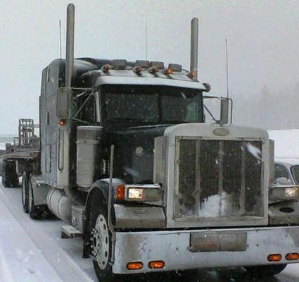 Flatbeds with forklifts