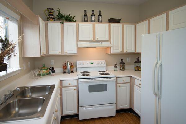 Swift Creek Commons white appliances