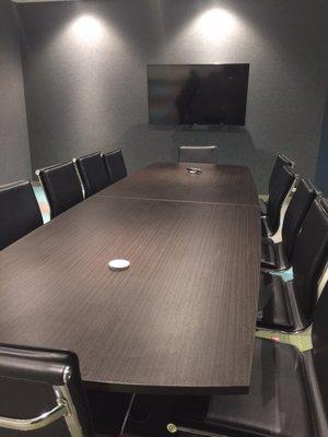 Large Conference Room With Dry Érase Wall