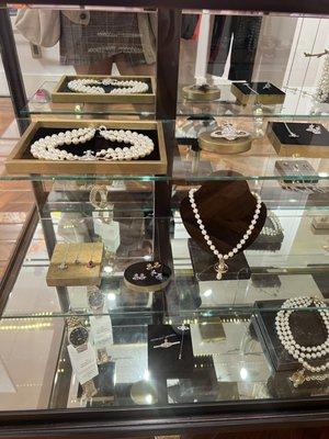 Large range of jewelry selection