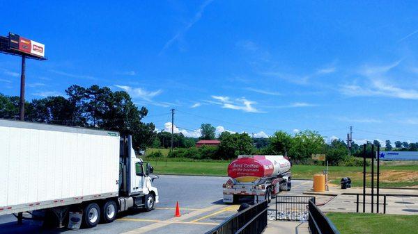 Blue Sky Bama day..feather clouds about 86° looking from the main building back off toward I-20