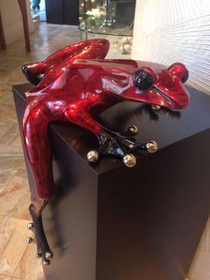 Bronze frog by the Frogman