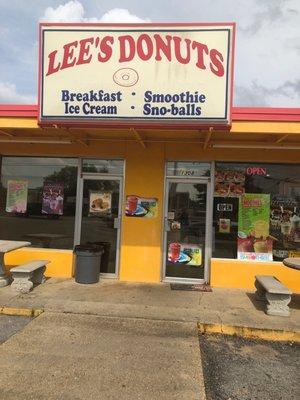 Lee’s Donuts