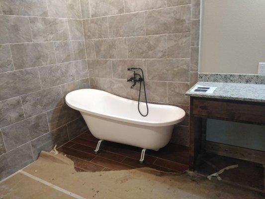 Free standing bathtub installation