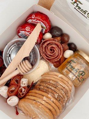 CHARCUTERIE LUNCH BOX