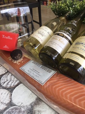 Fresh Winter Truffles, Amazing Smocked Salmon and French white wines are the perfect deals to enjoy your New year Eve Party