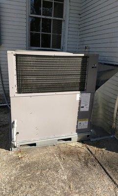 Carrier heat pump installed by High Quality heating and air in Mount Pleasant, SC