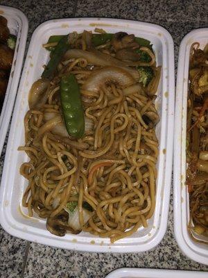 Vegetable lo mein