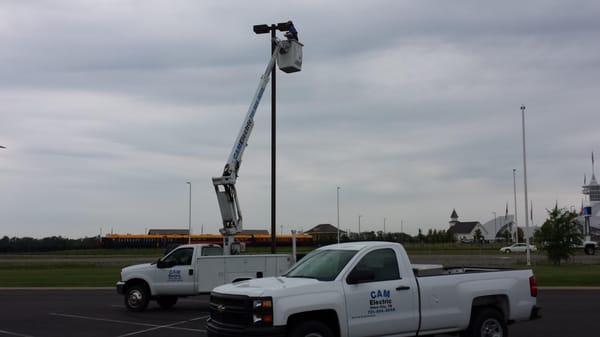 Changing outdoor parking light bulb