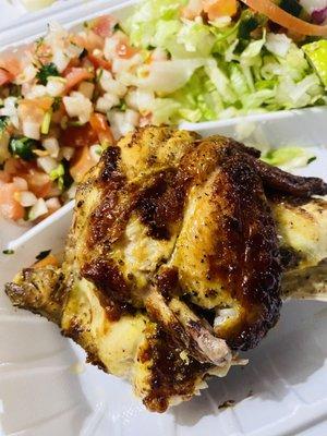 Quarter white meat with salad and pico de gallo