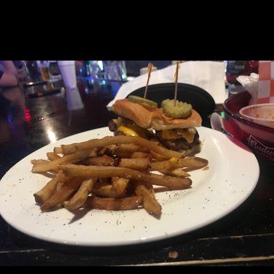 Cheeseburger (-1) Sliders & Shoestring Fries!