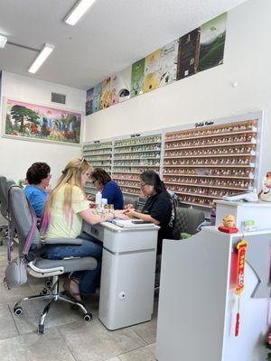 Manicure tables