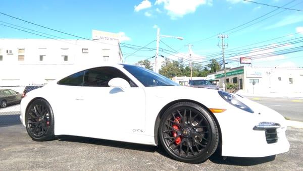 2015 Porsche 911 tinted using Hüper Optik Performa 20%.