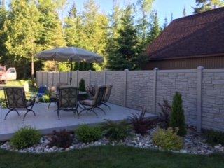 Vinyl stone look privacy