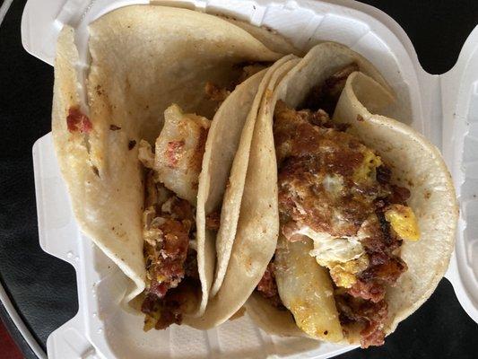 Huevos con chorizo Y papa Tacos