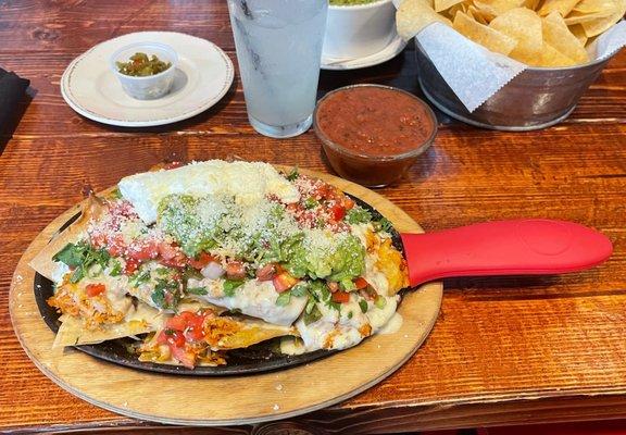 Nachos with shredded chicken appetizer