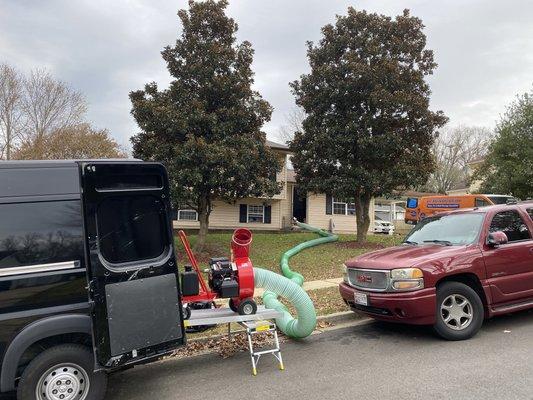 Duct cleaning machine