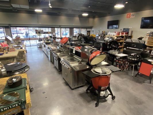 Tons of grills: gas, charcoal, pellet, flat top, pizza ovens...