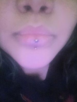 vertical labret lip piercing