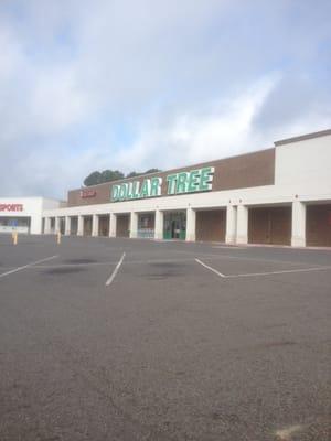 The biggest dang Dollar Tree you done eva seen! This is like a Super Dollar Tree!