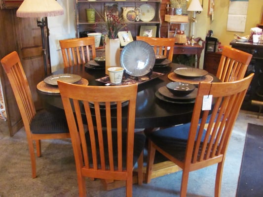 Large round modern table and 6 chairs