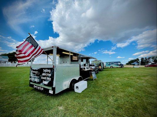 Shawnanigans Food Truck at Tippy Creek's balloon glow event