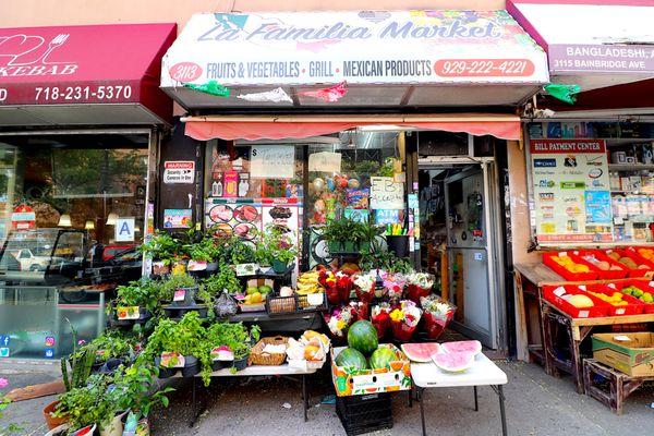 La Familia Market NY Mexican store