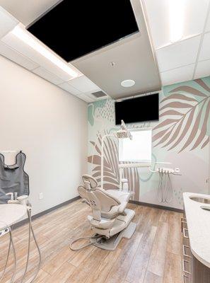 Dental Hardware treatment room with the latest technology, including 4K TV's.