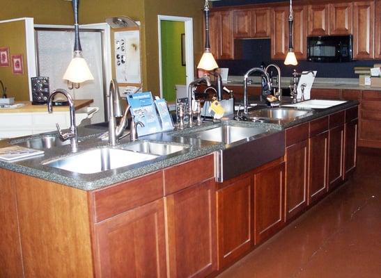 Kitchen sinks & faucets from leading vendors.