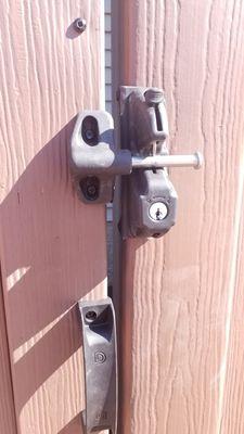 latches don't latch without pushing fence up.