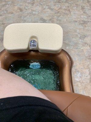 NO PLASTIC ON THE PEDICURE BOWL EITHER, Gross!!!!!