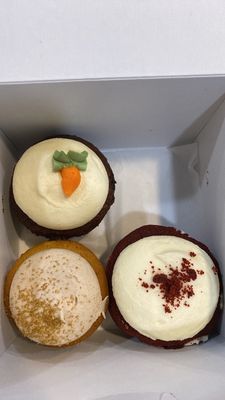 Carrot cake, red velvet and pumpkin