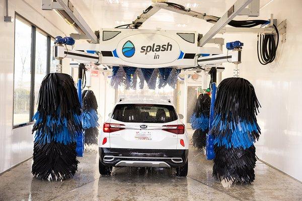 Get a car wash at Splash In located at 24755 Gum Spring Road, Chantilly, VA!