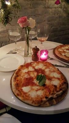 Margarita pizza and a glass of rose